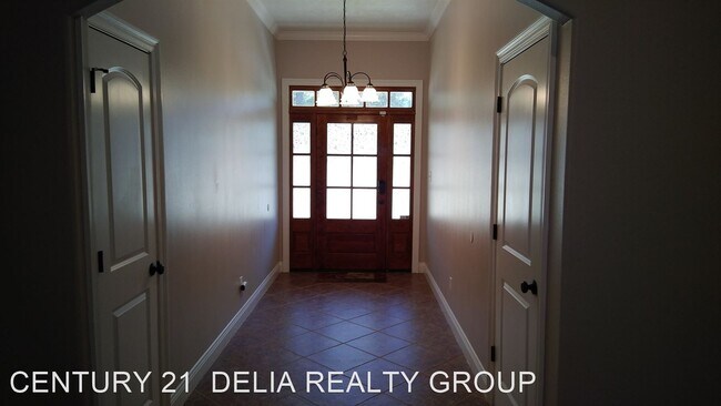 Building Photo - 4 br, 2.5 bath House - 3656 Belview Rd.