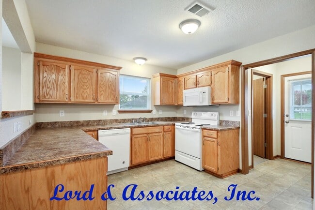 Building Photo - Two story, 3 Bdrm., 2 Bath Grain Valley