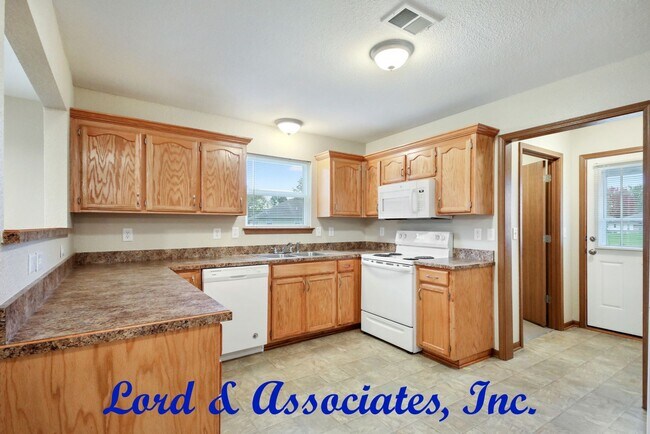 Foto del edificio - Two story, 3 Bdrm., 2 Bath Grain Valley