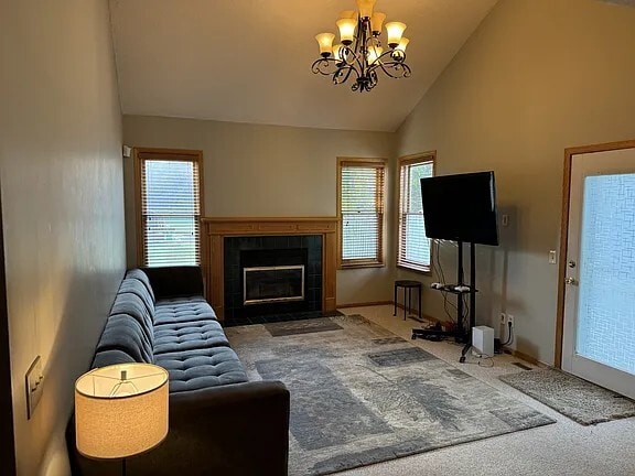 Foto del edificio - 16842 Hanover Ln