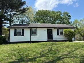 Building Photo - 2118 Powell Rd