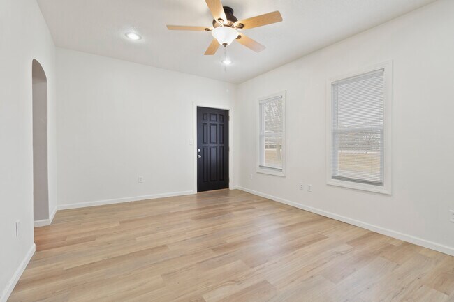 Building Photo - 1507 9th St S