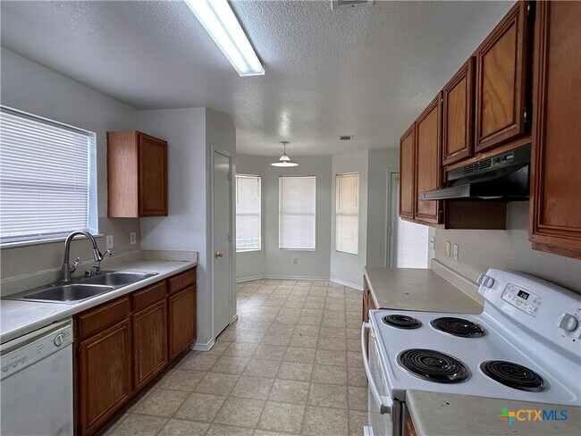 Building Photo - 4511 Greyhound Dr