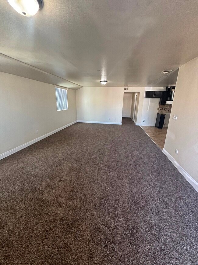 Building Photo - 156 W 71st St