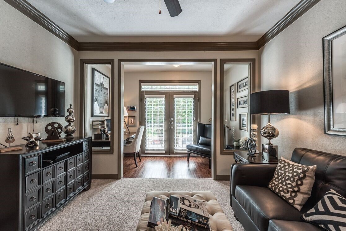 Building Photo - 5800 Woodway Dr