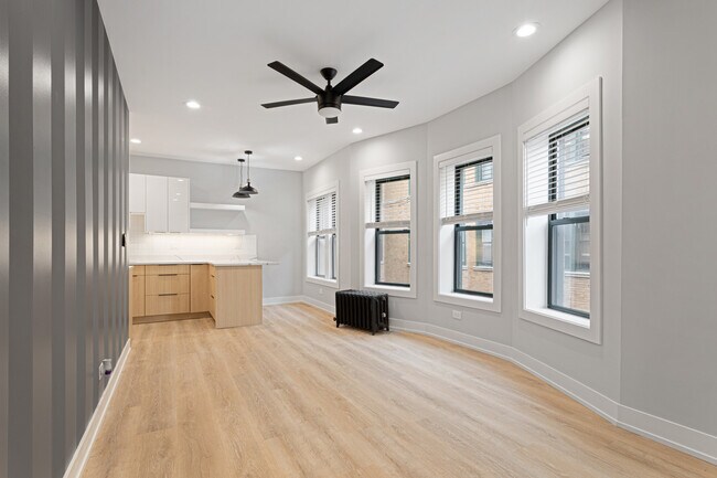 Foto del edificio - 7736 N Eastlake Terrace