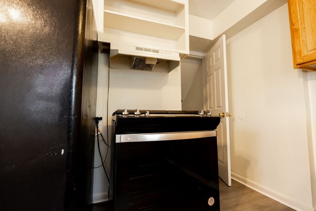 Foto del edificio - 2818-2820 Vanderberg Ave