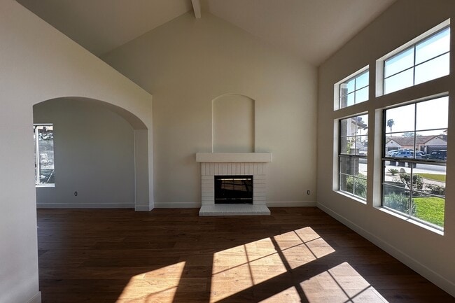 Foto del edificio - 8704 Mesa Oak Dr