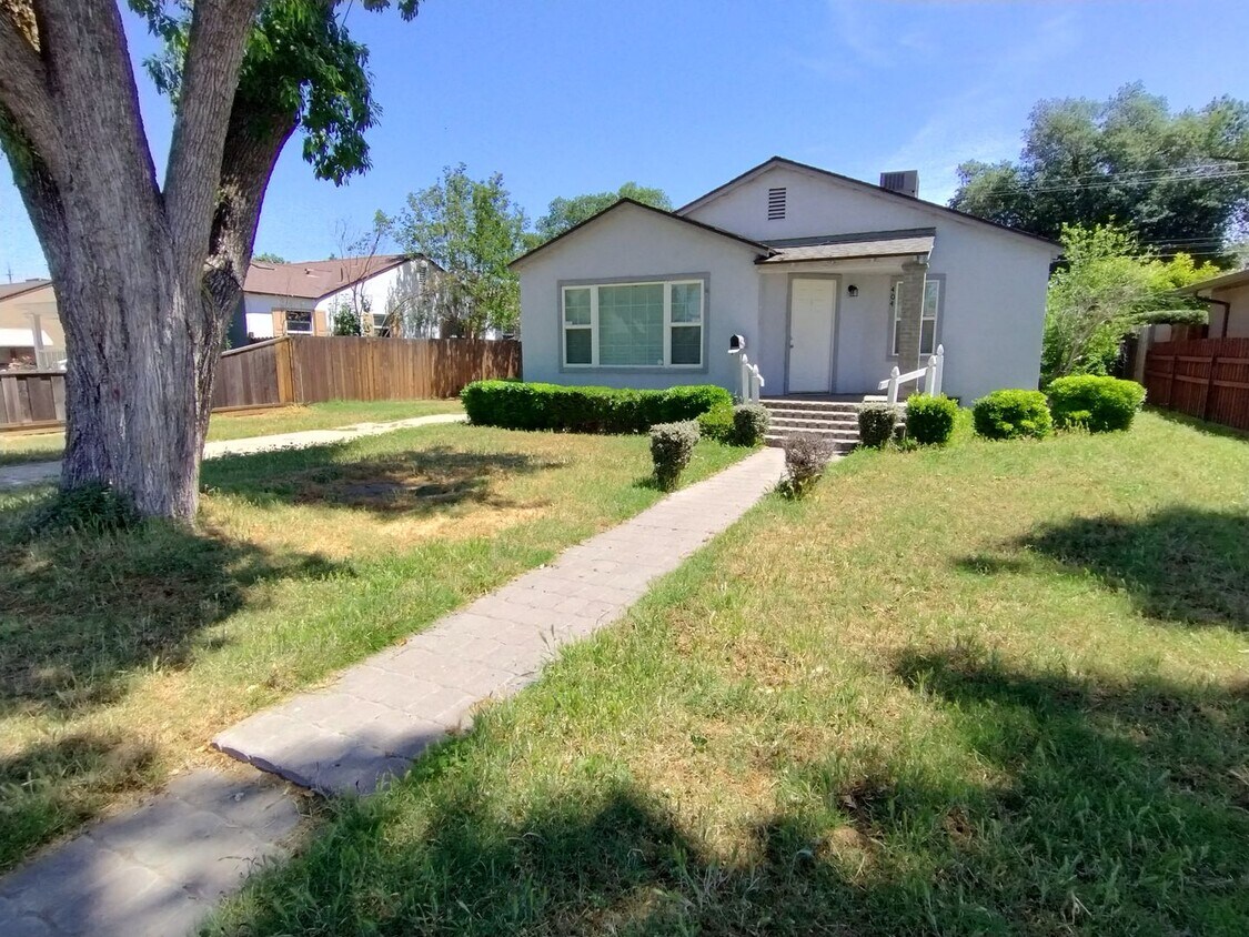 Primary Photo - 404 Camellia Way