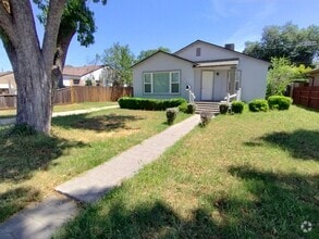 Building Photo - 404 Camellia Way