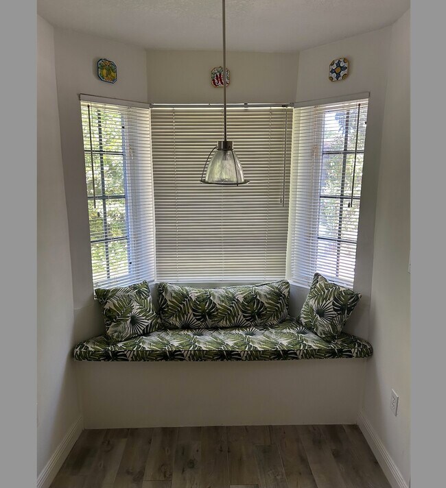 Breakfast Nook - 3800 Segovia St