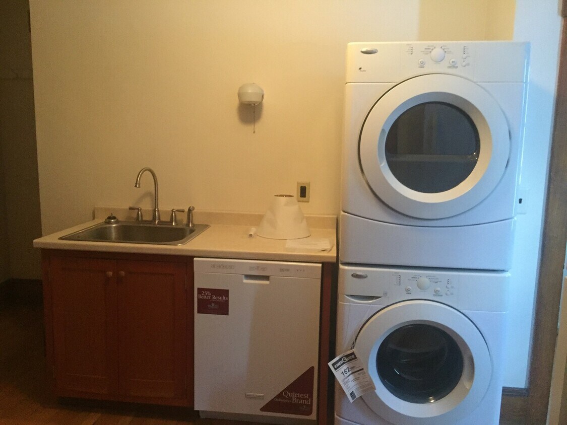 68 Ascutney St Unit Apt 3, Windsor, VT 05089 Room for Rent in Windsor