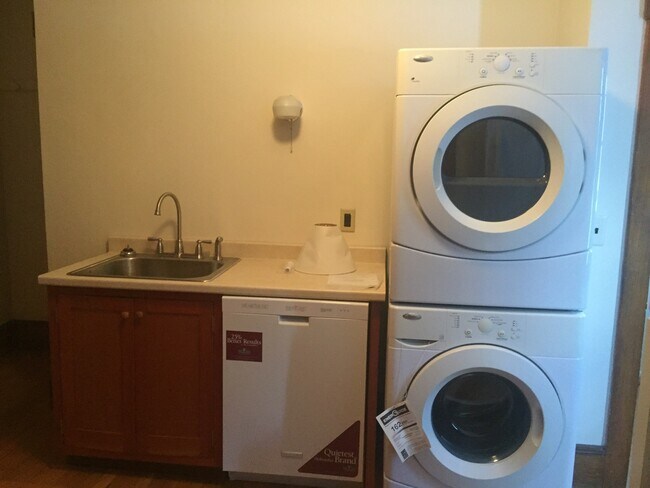 Building Photo - 68 Ascutney St