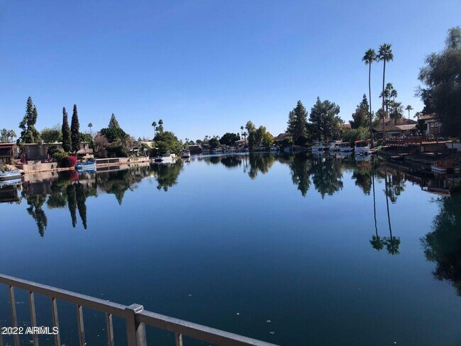 Building Photo - 1203 E Northshore Dr