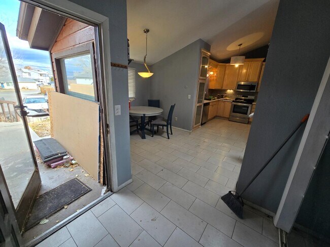 Foto del edificio - 378 Hidden Valley Cir