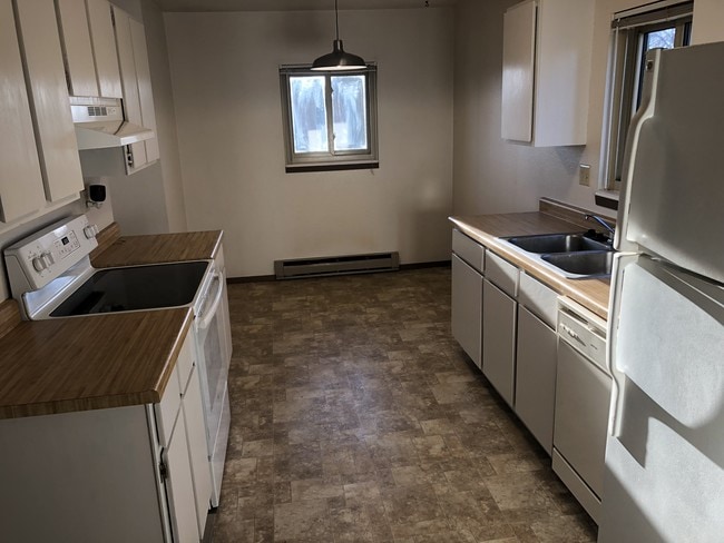 Kitchen - 4131 Van Buren Ave
