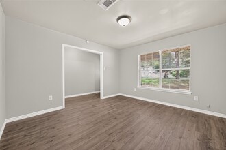 Building Photo - 611 Dogwood Trail