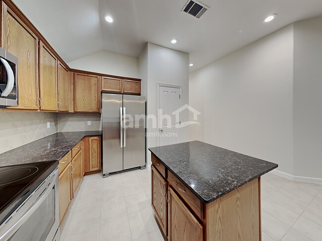 Foto del edificio - 105 Broken Arrow Street