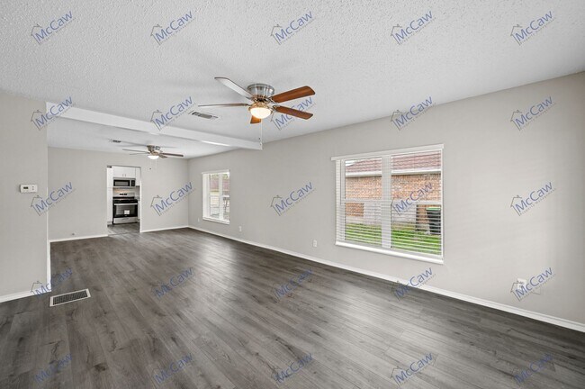 Building Photo - Adorable 2/1 Home in Pilot Point!