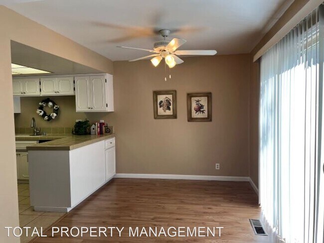 Building Photo - 3 br, 2.5 bath House - 120 CARLTON AVE #40