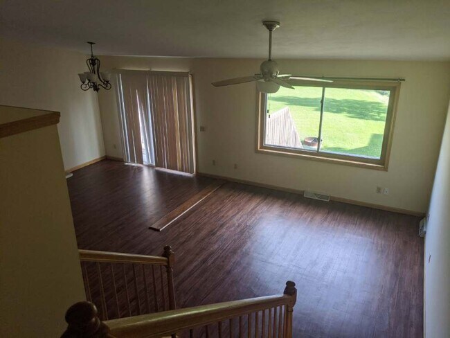 Living Space - 343 Tower Dr