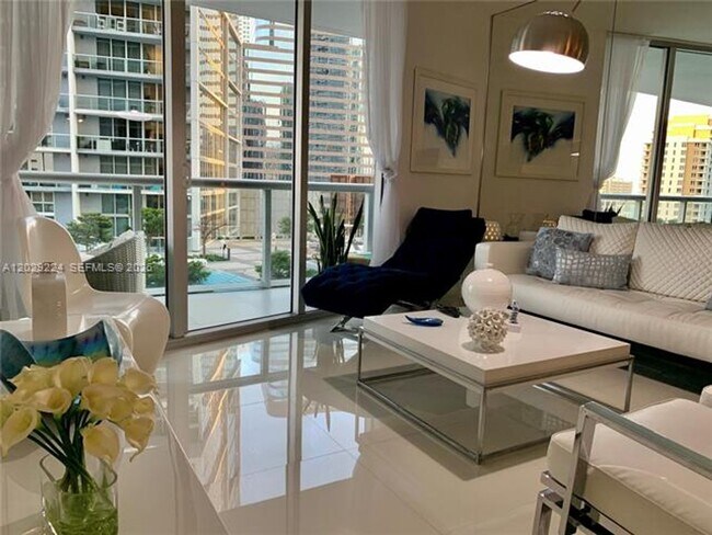 Foto del edificio - 475 Brickell Ave