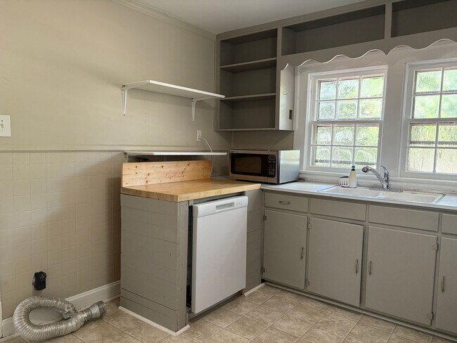 Foto del edificio - 2 Bedroom, 1 Bathroom House in High Point!