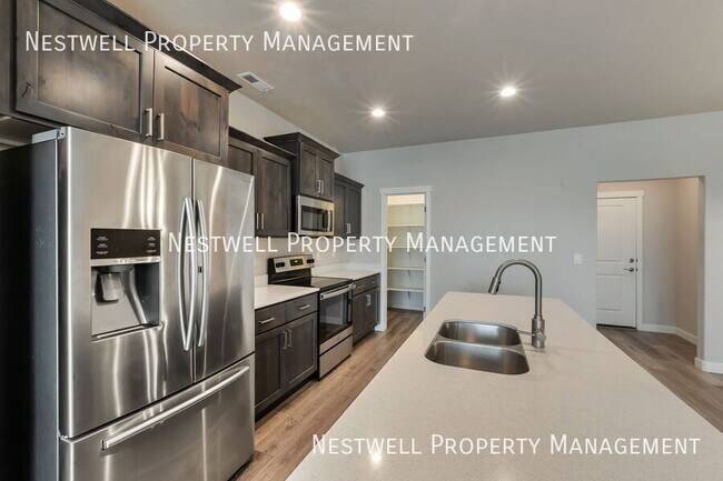 Building Photo - 895 S 900 W
