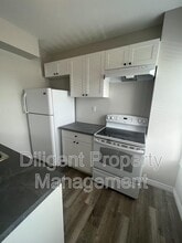 Building Photo - 164 Stewart St