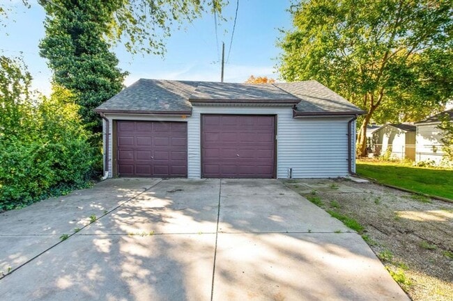 Foto del edificio - 22100 Revere St