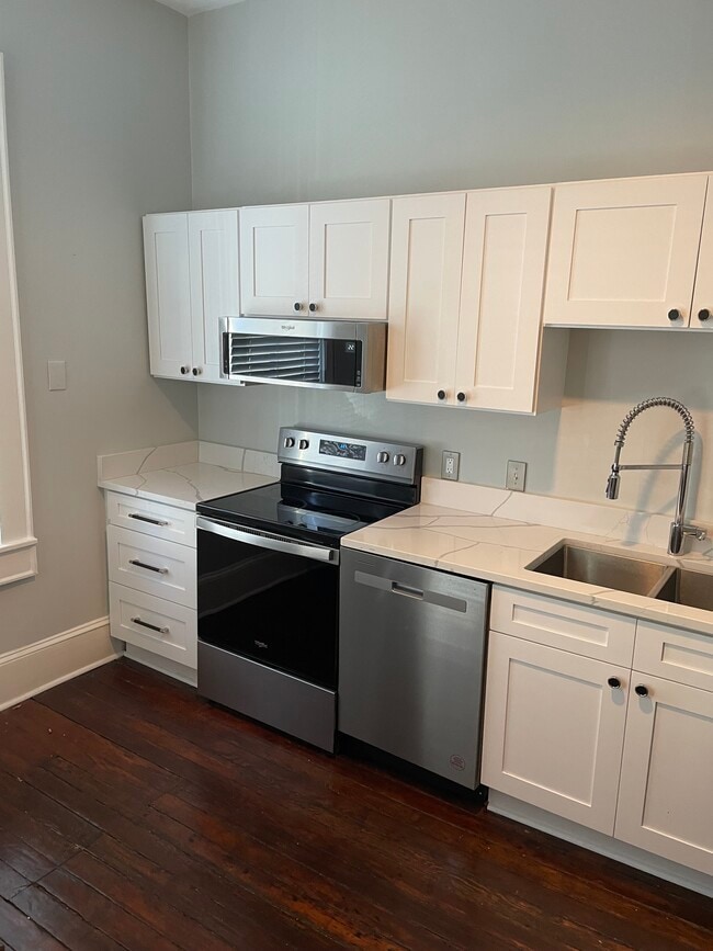 Building Photo - 152 Price St