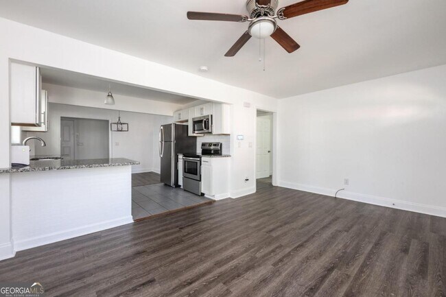 Foto del edificio - 364 Betsy Ave SW