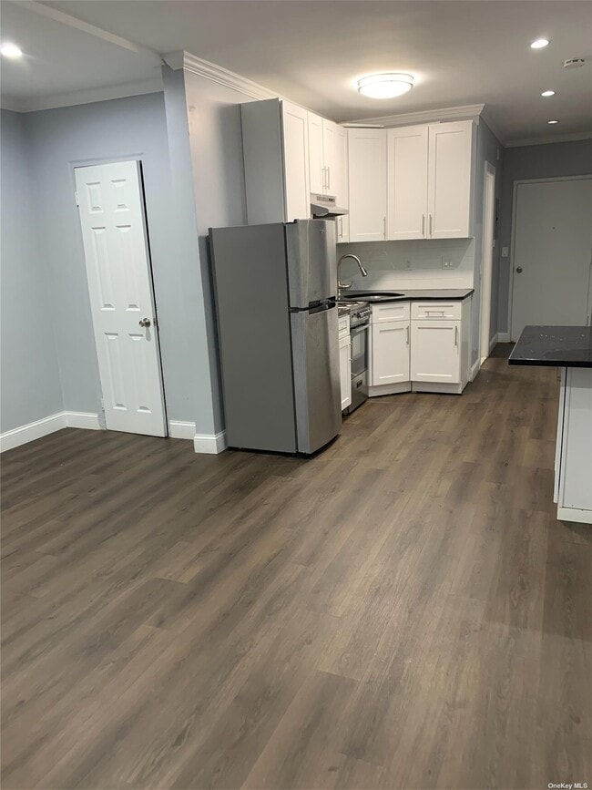 27 Audrey Ave Unit 3, Oyster Bay, NY 11771 Apartment for Rent in