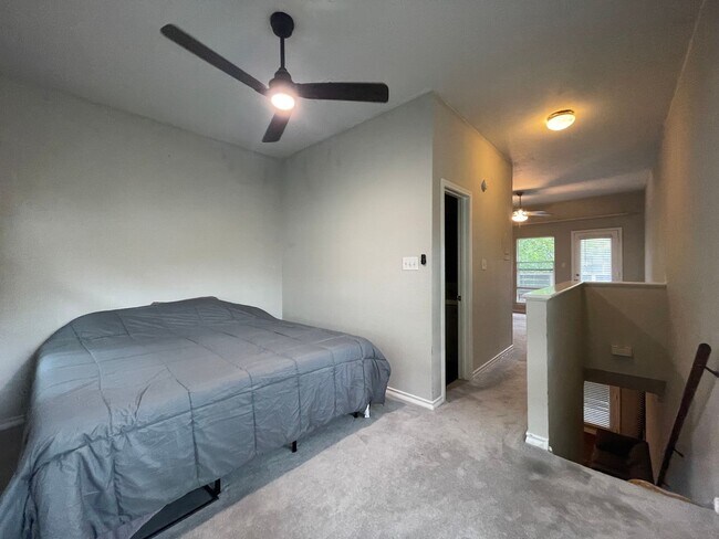 Foto del edificio - Two Story 1bd/1ba Condo Available Now in T...