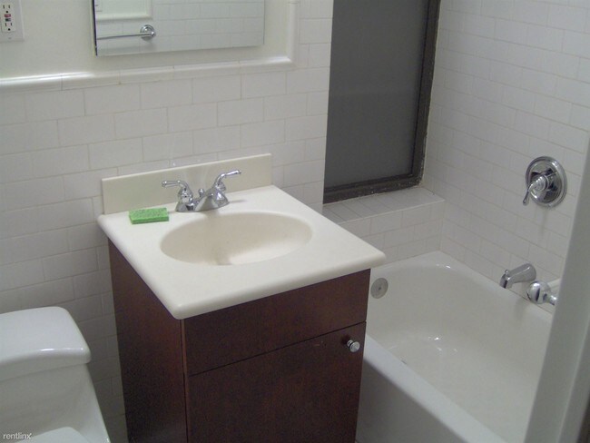 Foto del edificio - 211 W 101st St