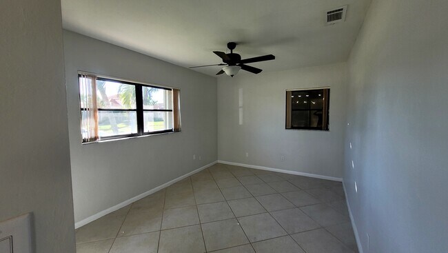 Foto del edificio - 1216 Bluebird Ave