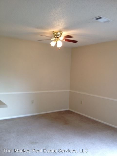 Building Photo - 5213 Everett Ln
