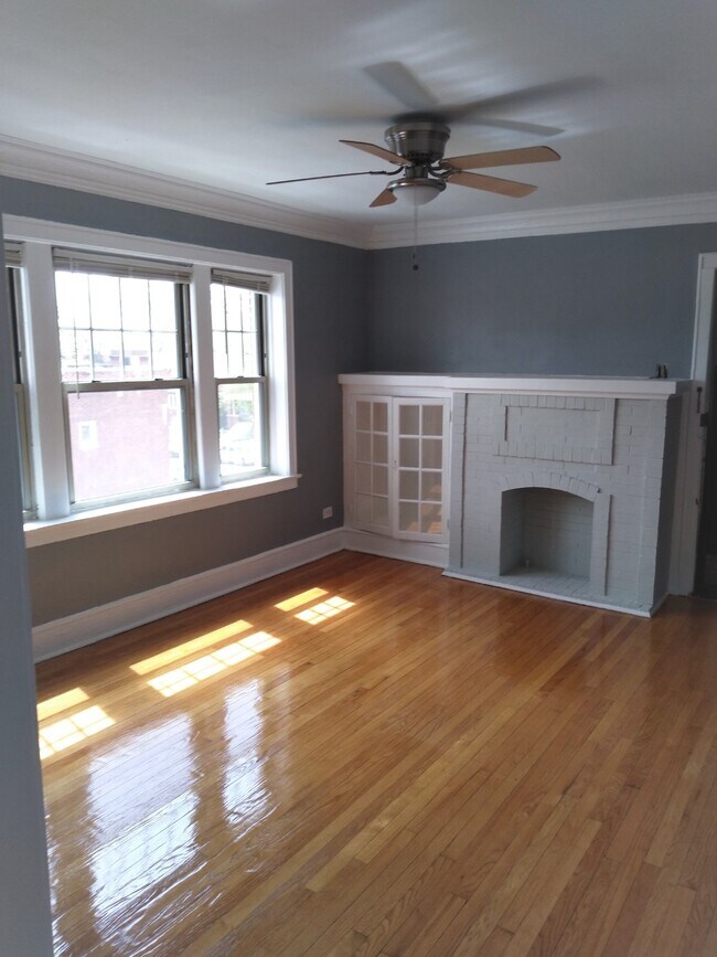 Living Room - 106 E 72nd St