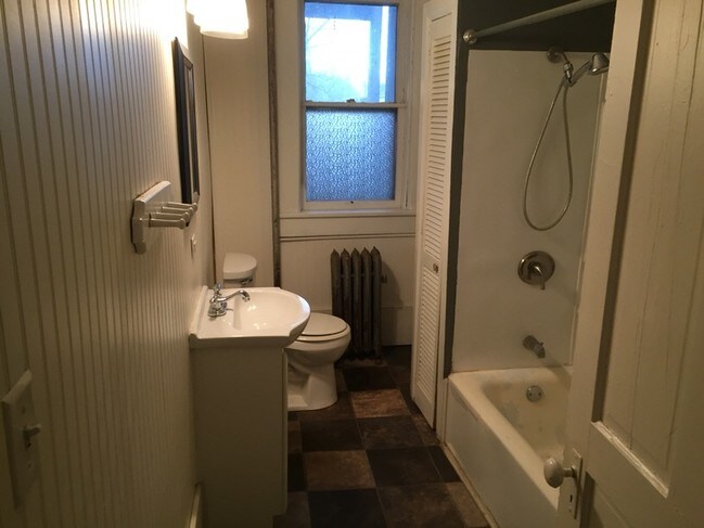 Building Photo - 316 S Monroe St