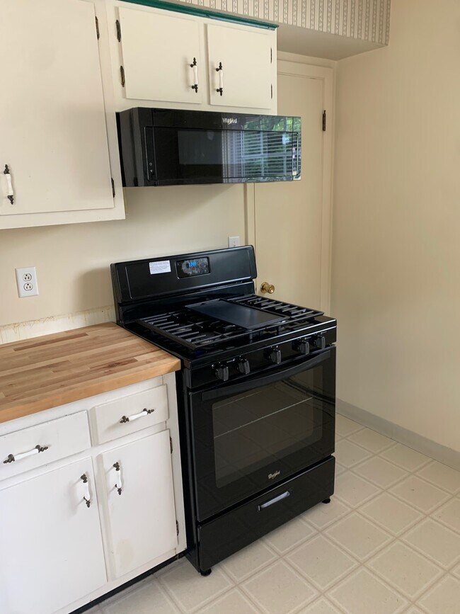 Foto del edificio - 219 Eisenhower Dr