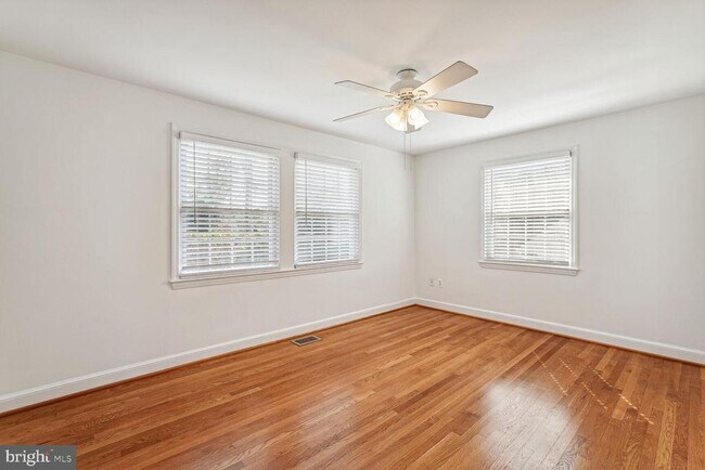 Building Photo - 2908 Edgehill Dr