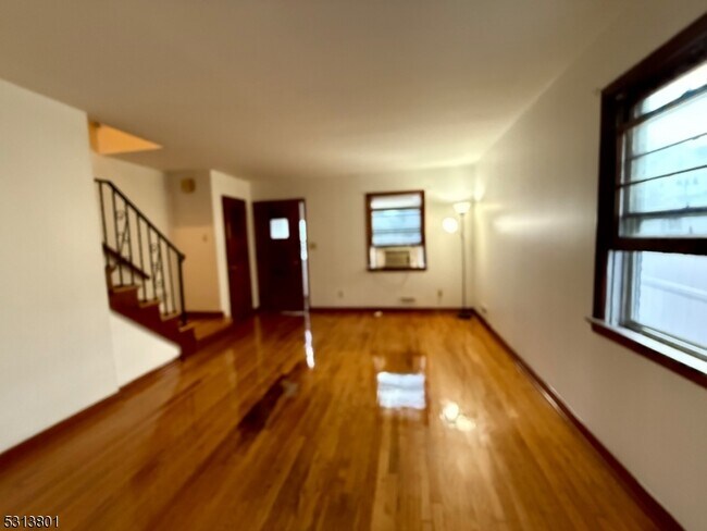 Foto del edificio - 18 John Ryle Ave