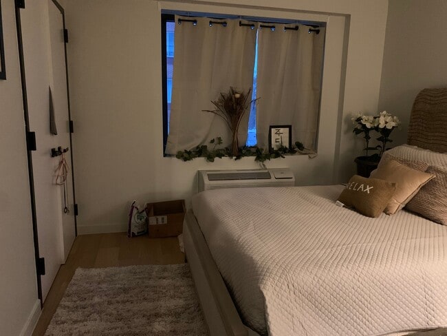 Photo - 116-17 Grosvenor Ln Apartment