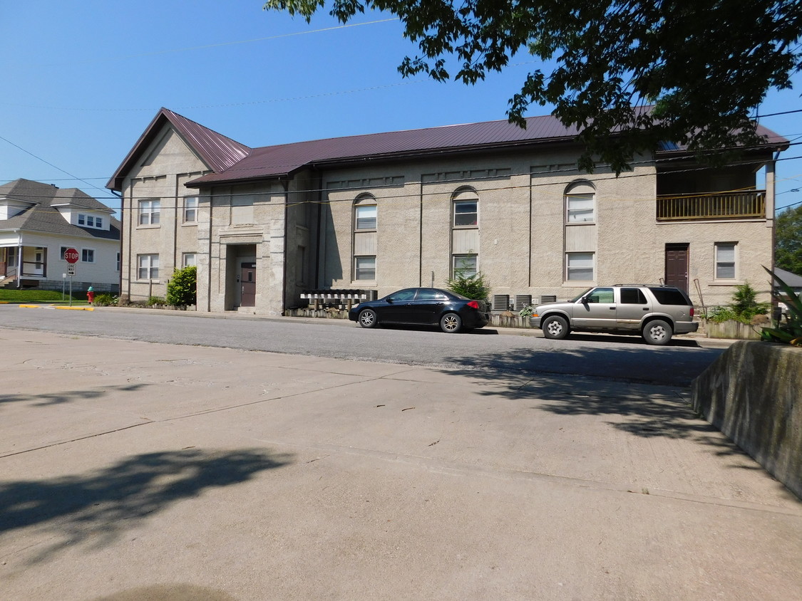 Foto principal - 106 S Spring St
