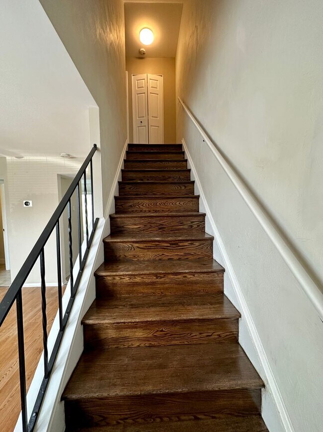 Building Photo - Charming 2Bed/1.5Bath in Millford Mill