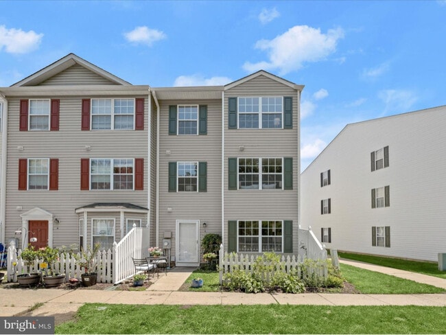 Building Photo - 10 Ironstone Ct