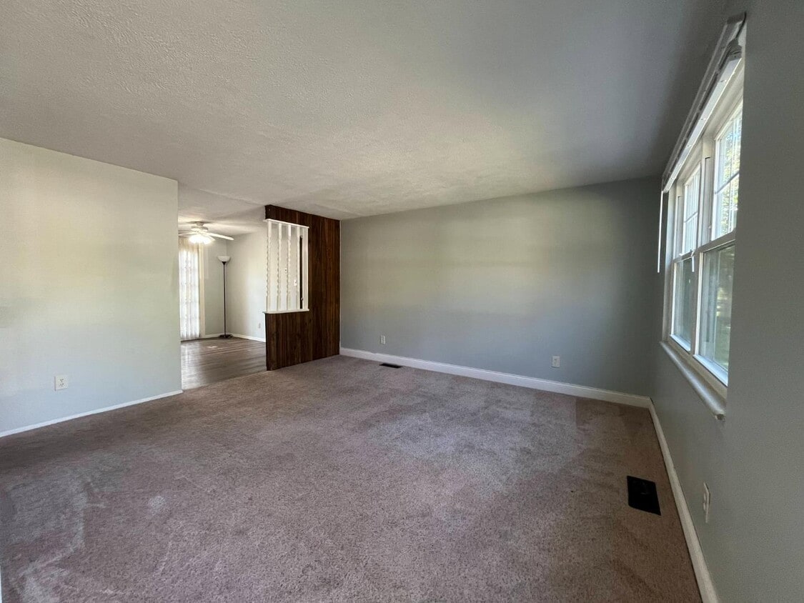 Primary Photo - 1413 Cardwell Square S