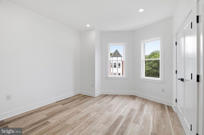 Foto del edificio - 349 N 62nd St