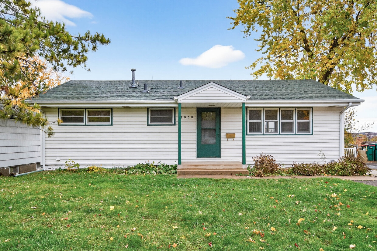 Primary Photo - 3953 Arthur St NE