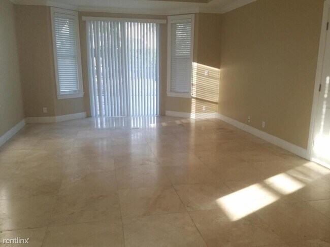 Building Photo - 5 br, 3.5 bath House - 13806 Callington Dr